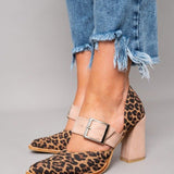 Selveta - Sandalias de ante con estampado de leopardo y tacón firme