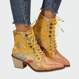 Botines de cuero con diseño floral