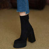 Olga - Botas de diseño moderno con la suavidad de la gamuza