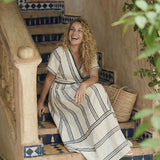 Thalassa | Vestido midi con escote en V, mangas cortas y cintura ajustada