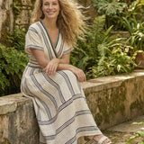 Thalassa | Vestido midi con escote en V, mangas cortas y cintura ajustada