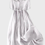 Vestido Clásico con Detalles de Botones