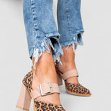 Selveta - Sandalias de ante con estampado de leopardo y tacón firme