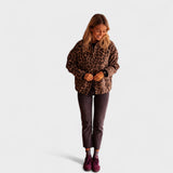 Rosa - Abrigo contemporáneo con diseño de leopardo